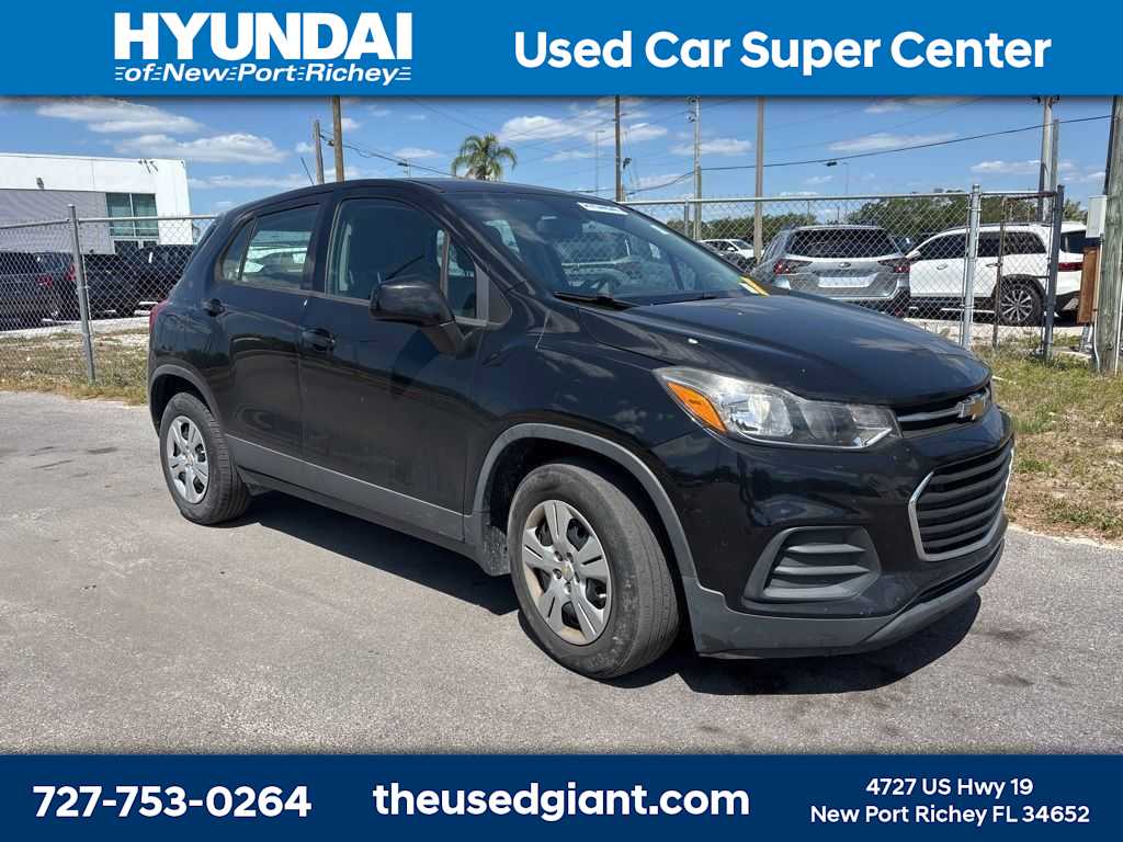 Thumbnail: 2017 Chevrolet Trax - 4