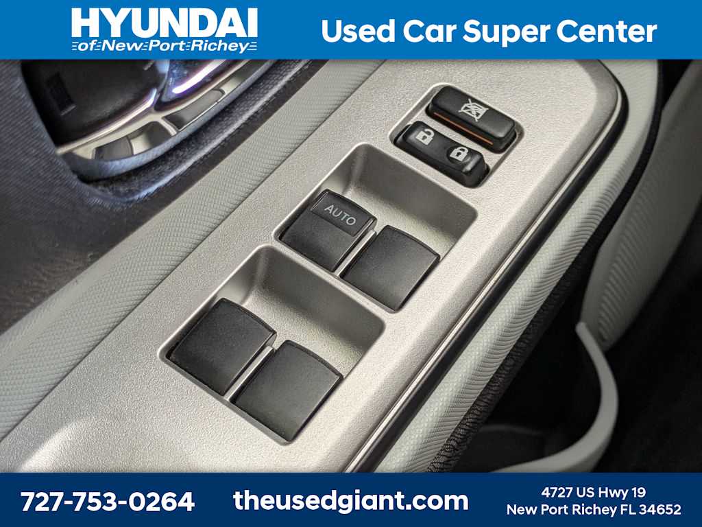 Thumbnail: 2012 Toyota Prius c - 25