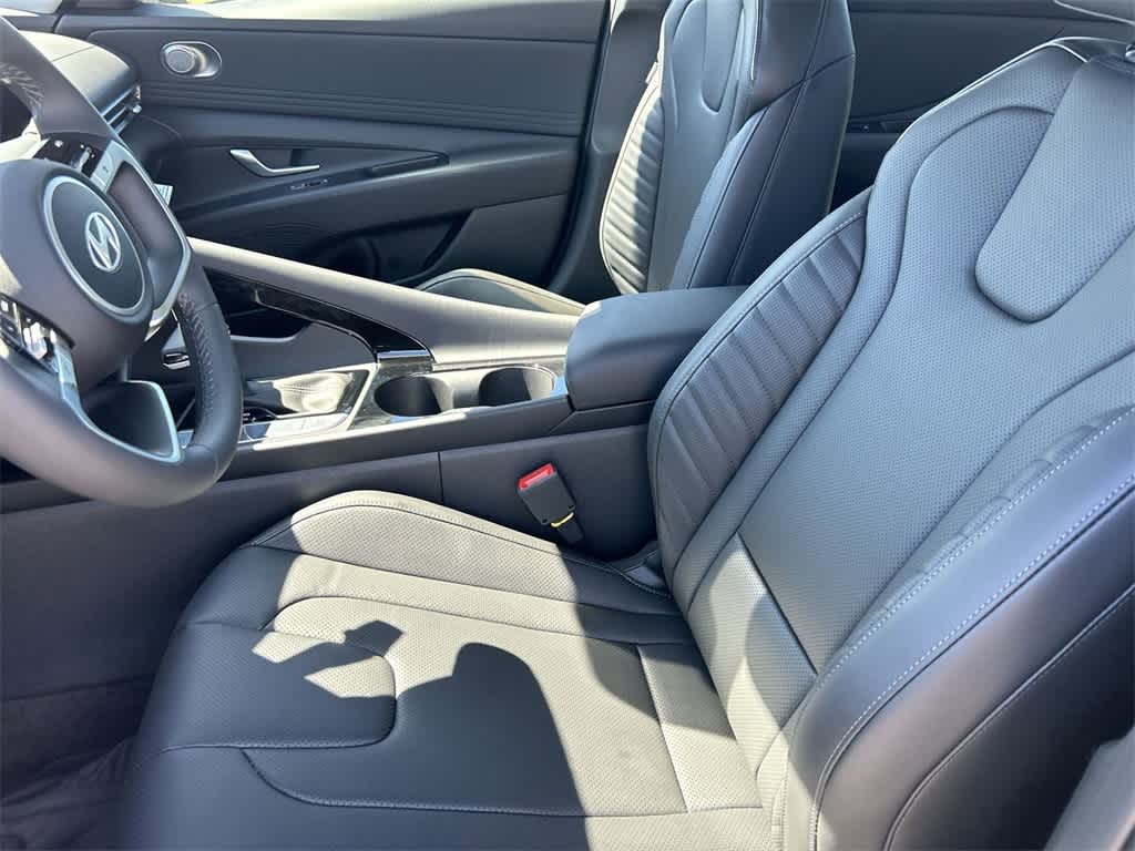 Thumbnail: 2025 Hyundai Elantra - 15