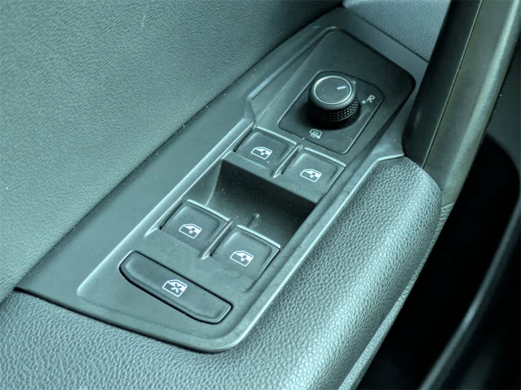 Thumbnail: 2021 Volkswagen Tiguan - 31