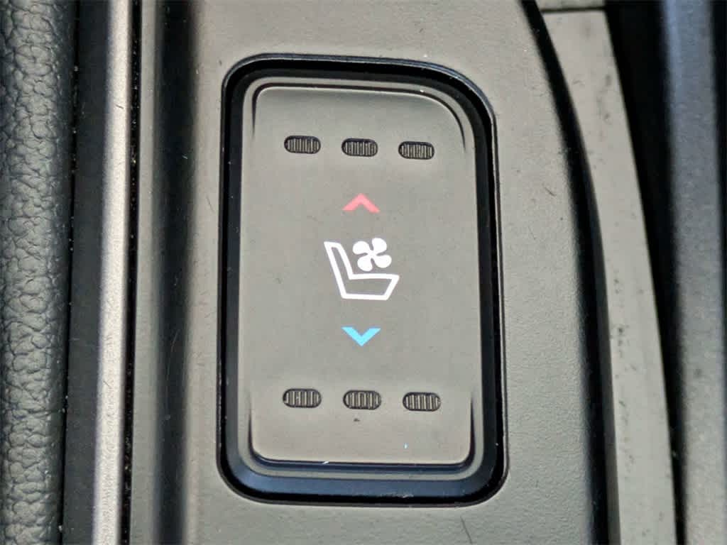 Thumbnail: 2015 Hyundai Santa Fe - 30