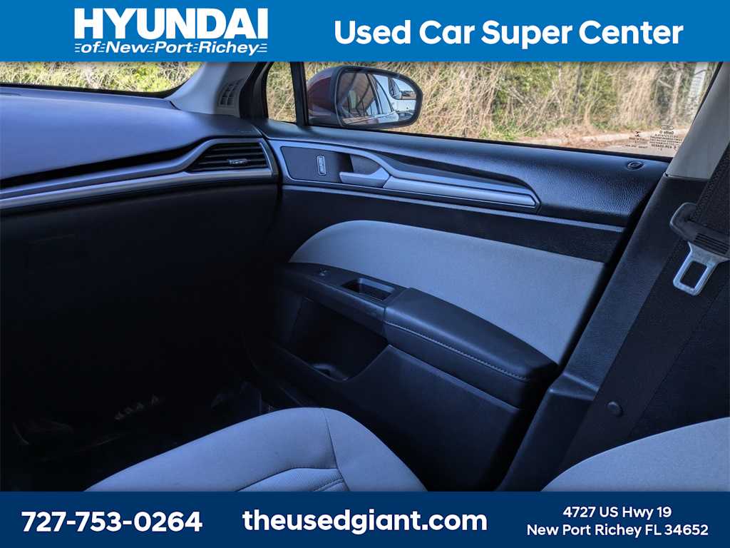 Thumbnail: 2013 Ford Fusion - 16