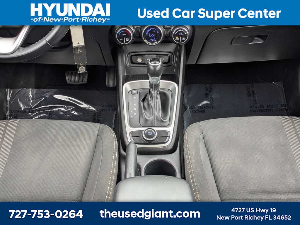 Thumbnail: 2023 Hyundai Venue - 19