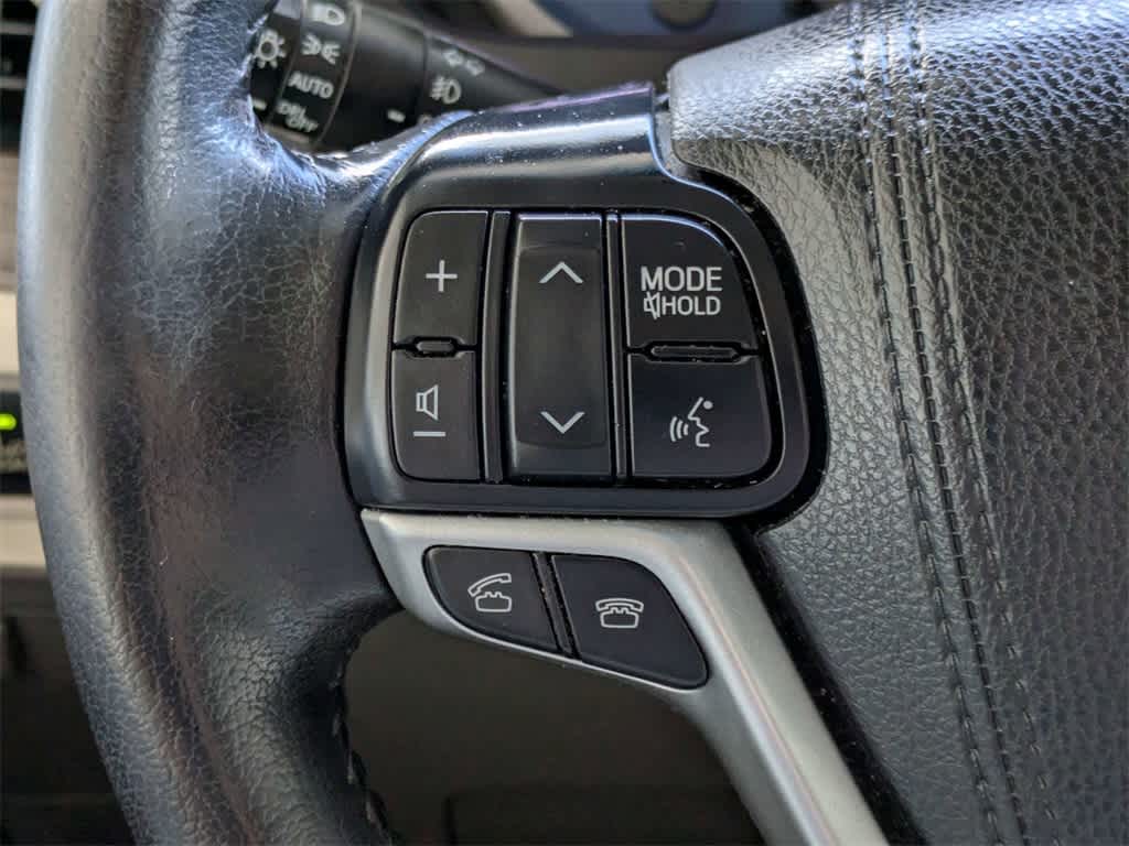 Thumbnail: 2015 Toyota Sienna - 33