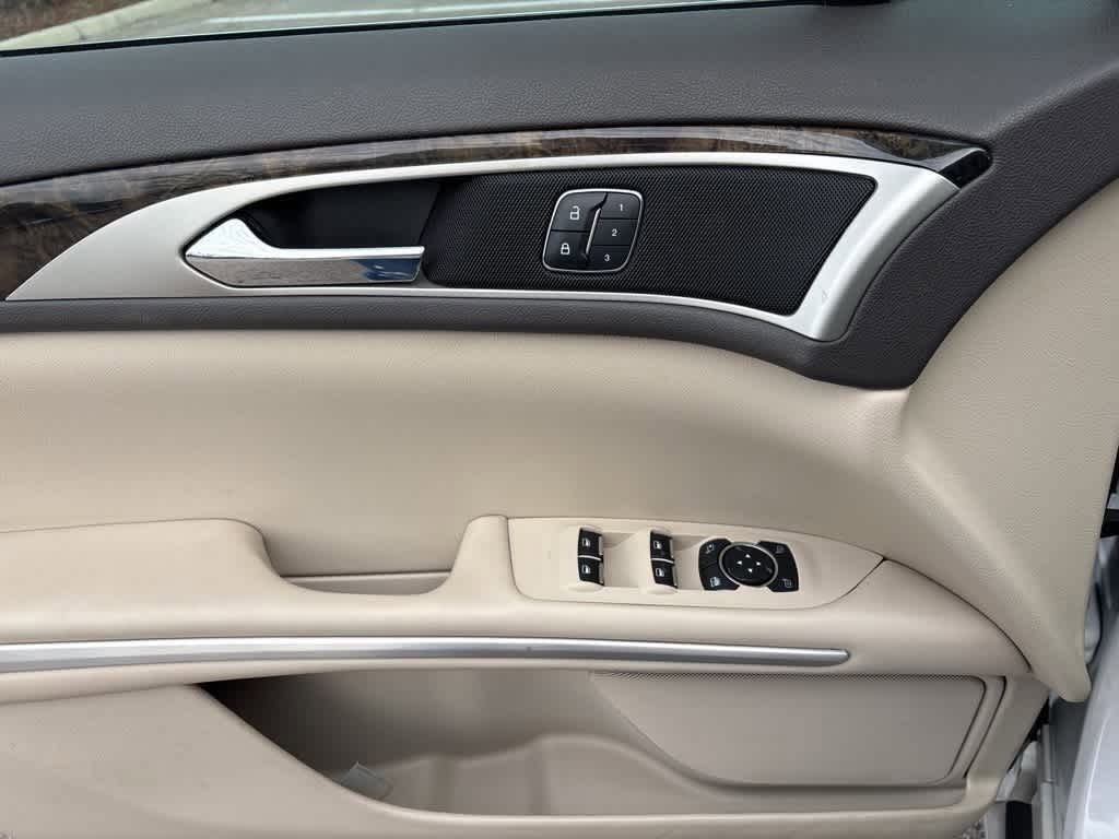 Thumbnail: 2016 Lincoln MKZ - 10