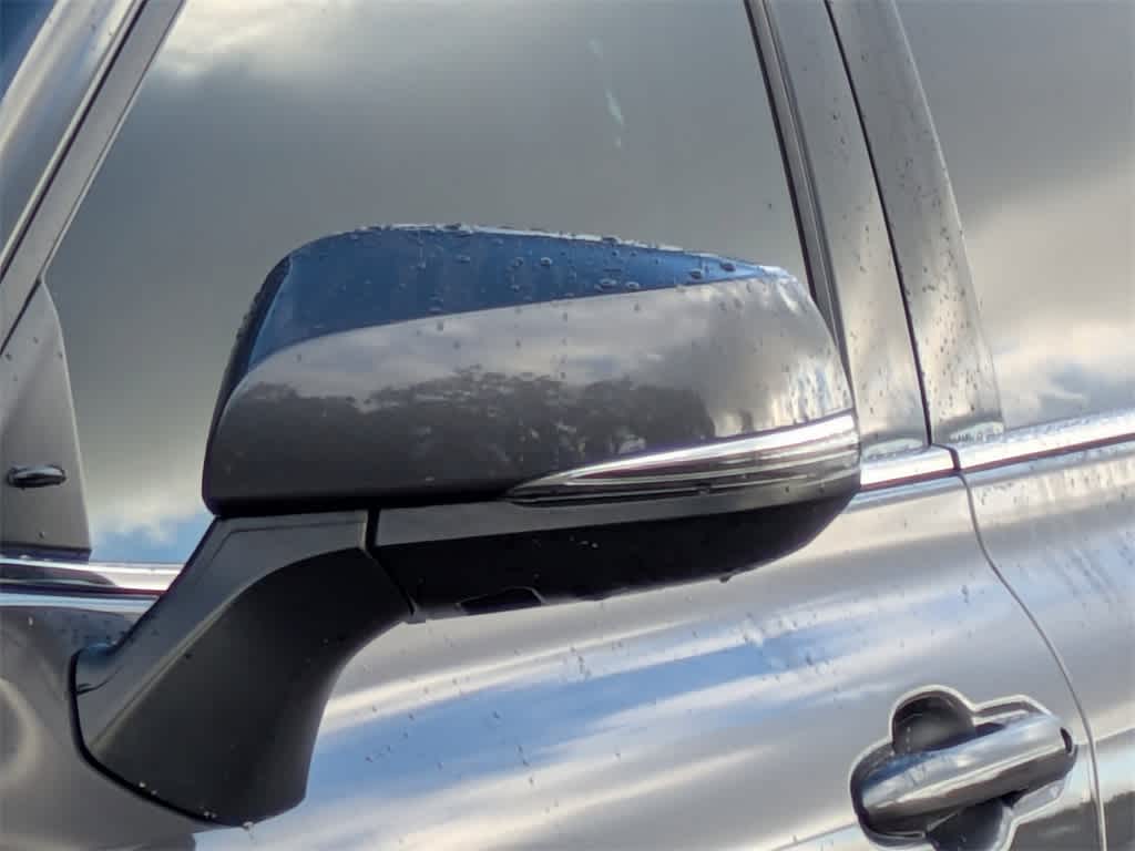 Thumbnail: 2022 Toyota Highlander - 11