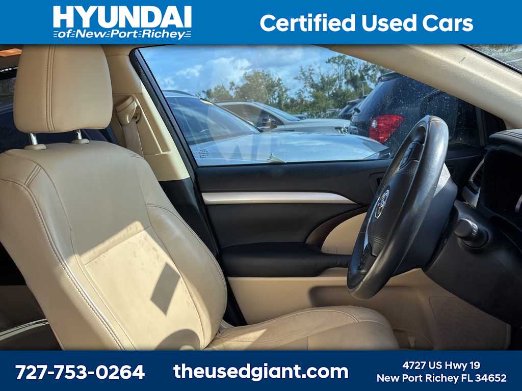 Thumbnail: 2015 Toyota Highlander - 8
