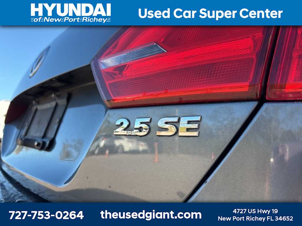 Thumbnail: 2011 Volkswagen Jetta - 5