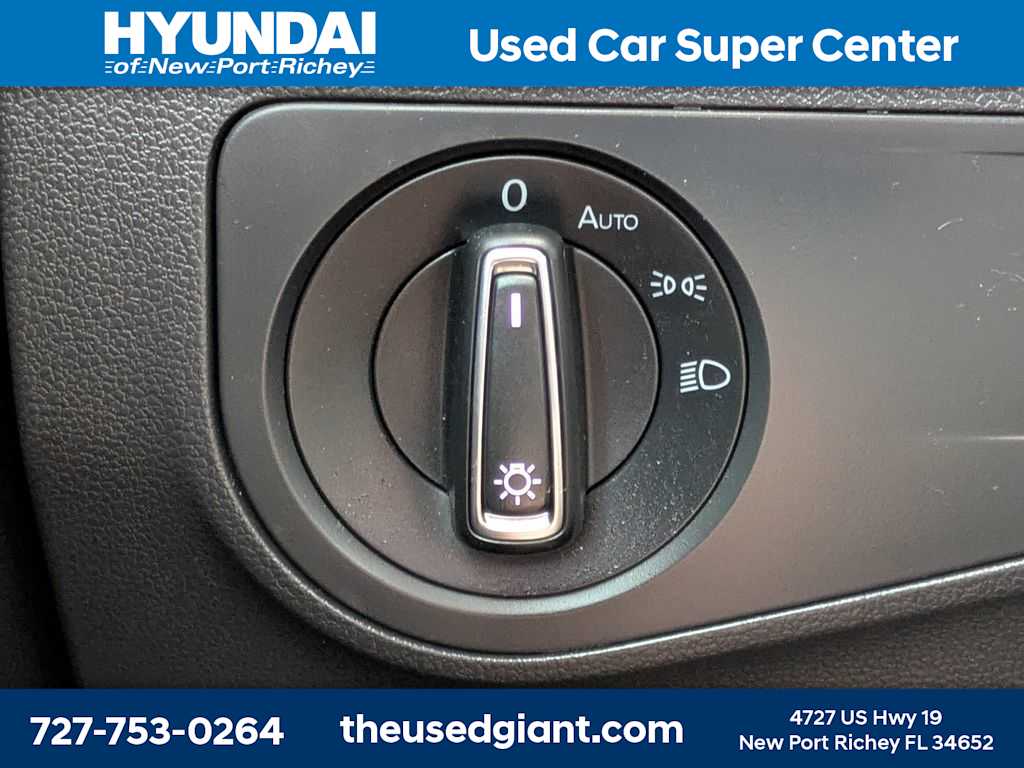 Thumbnail: 2022 Volkswagen Tiguan - 31