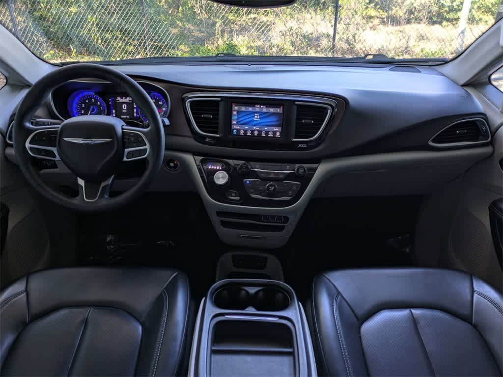 Thumbnail: 2021 Chrysler Voyager - 21