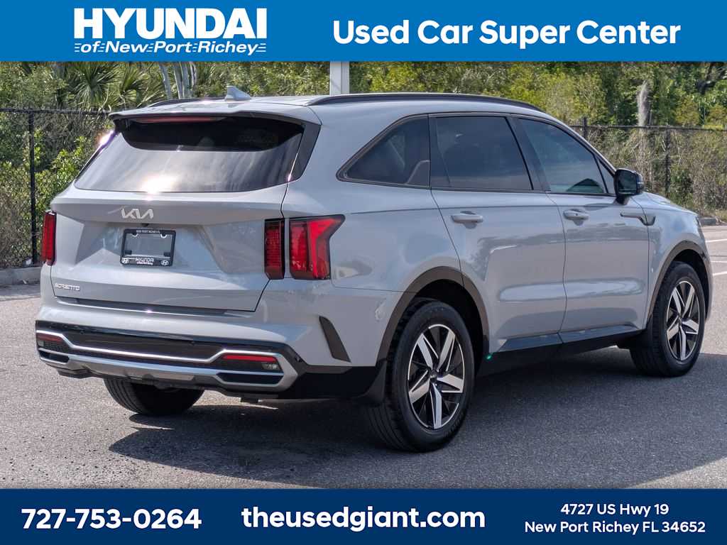 Thumbnail: 2023 Kia Sorento - 5