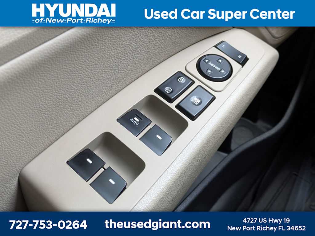 Thumbnail: 2017 Hyundai Elantra - 32