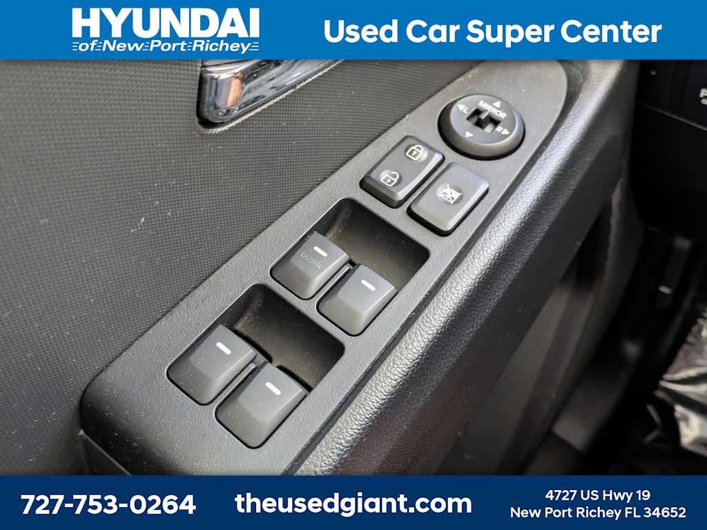 Thumbnail: 2011 Kia Sportage - 26