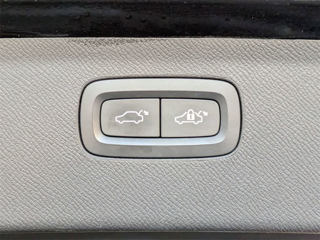 Thumbnail: 2016 Volvo XC90 - 13