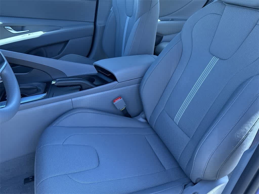 Thumbnail: 2025 Hyundai Elantra - 15