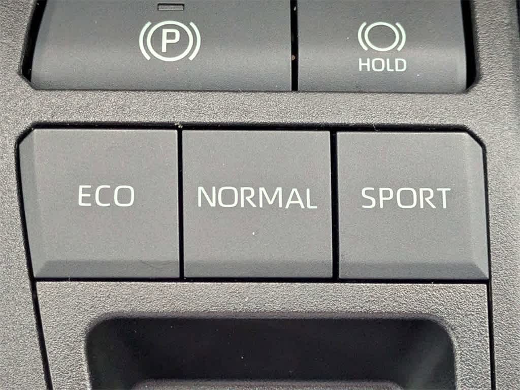 Thumbnail: 2022 Toyota RAV4 - 32