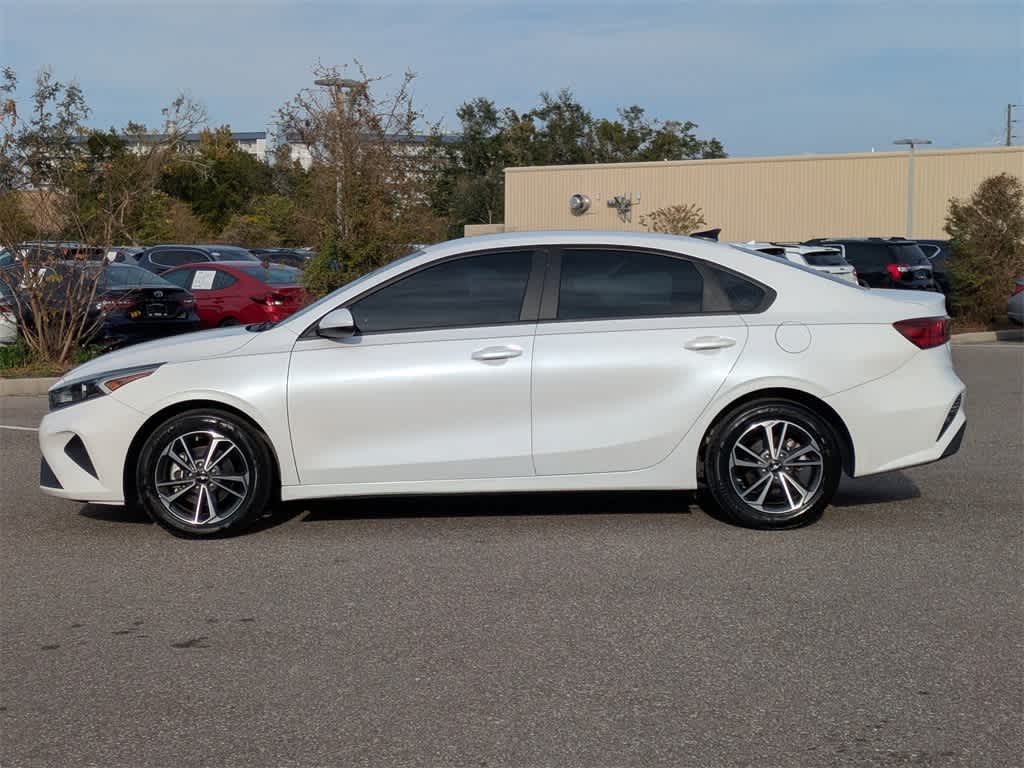 Thumbnail: 2022 Kia Forte - 2