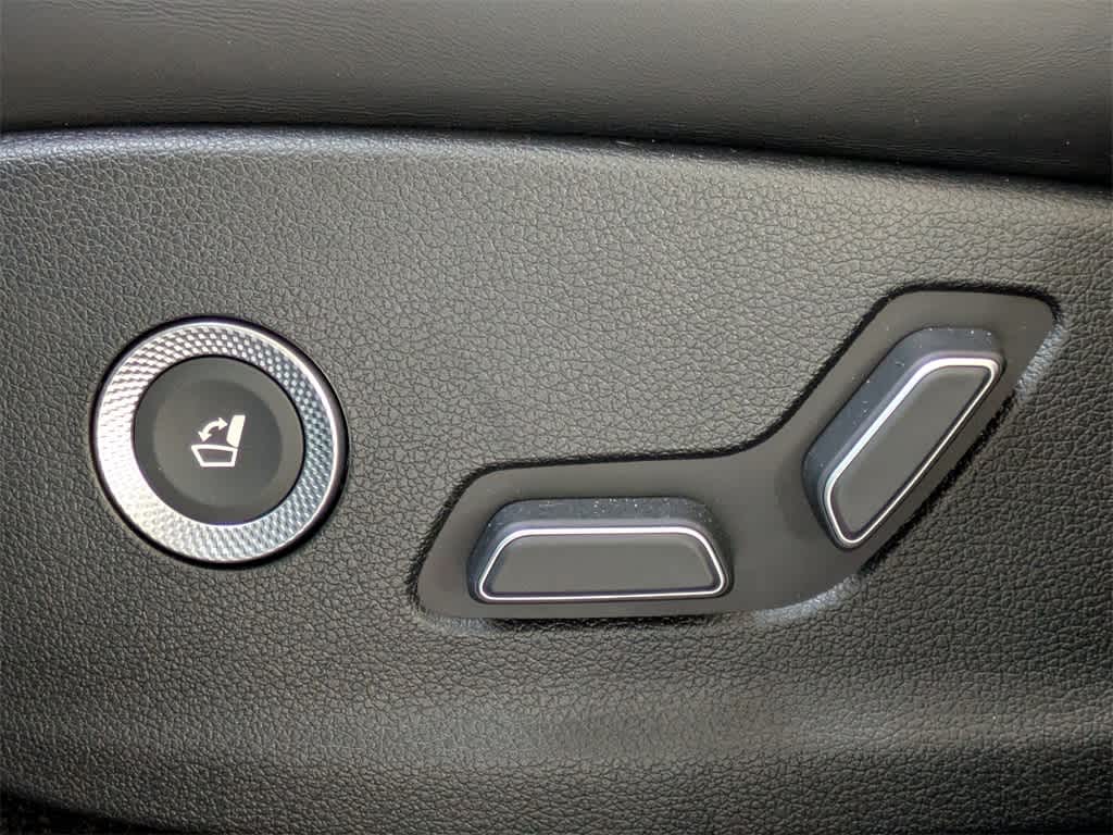 Thumbnail: 2023 Genesis GV80 - 18