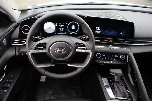 Thumbnail: 2024 Hyundai Elantra - 10