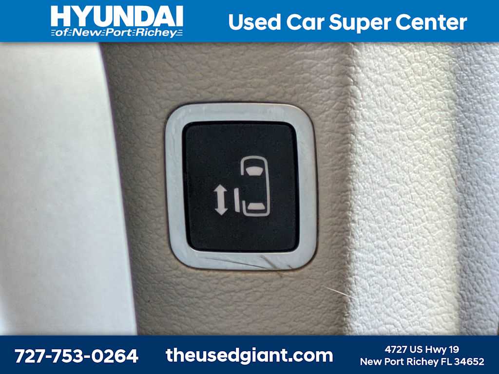 Thumbnail: 2018 Chrysler Pacifica - 21