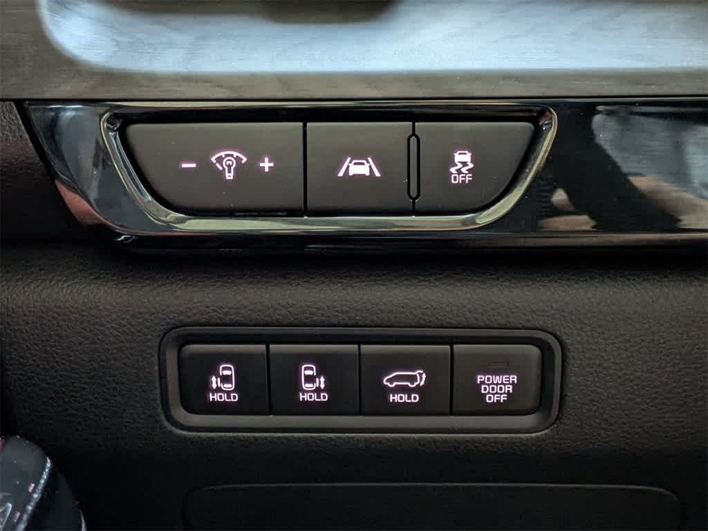 Thumbnail: 2023 Kia Carnival - 38