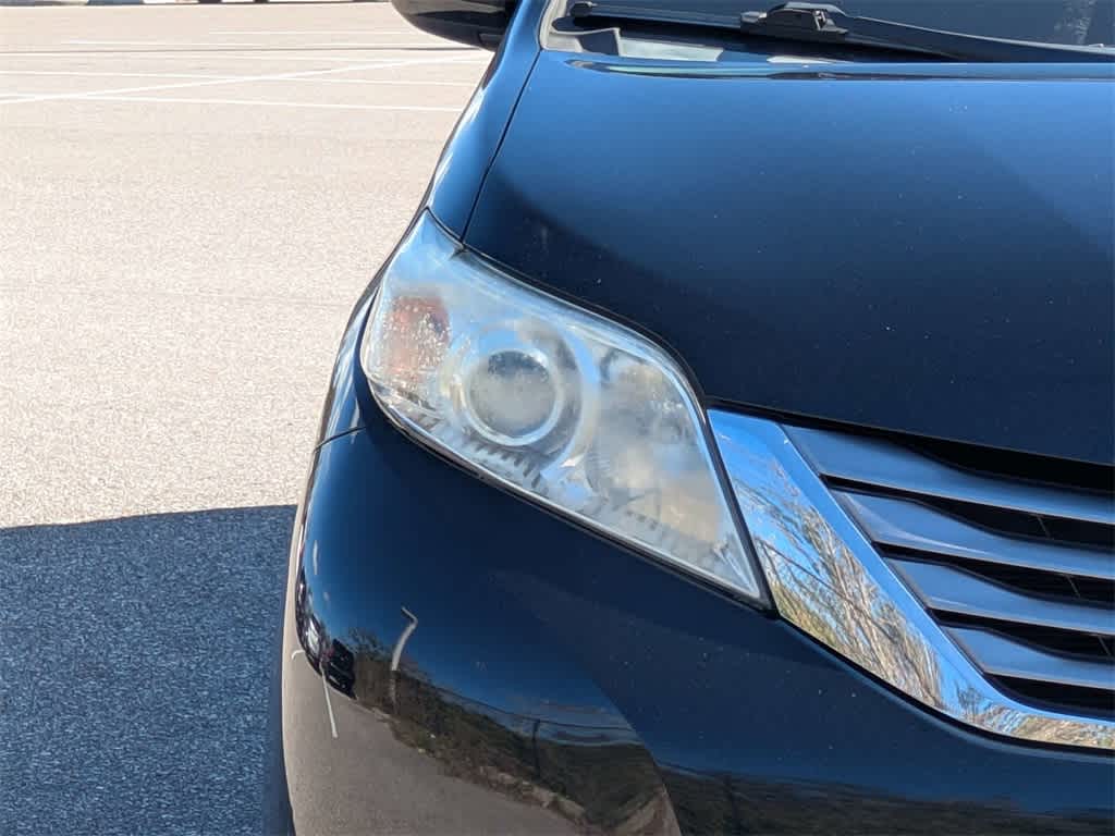 Thumbnail: 2015 Toyota Sienna - 9