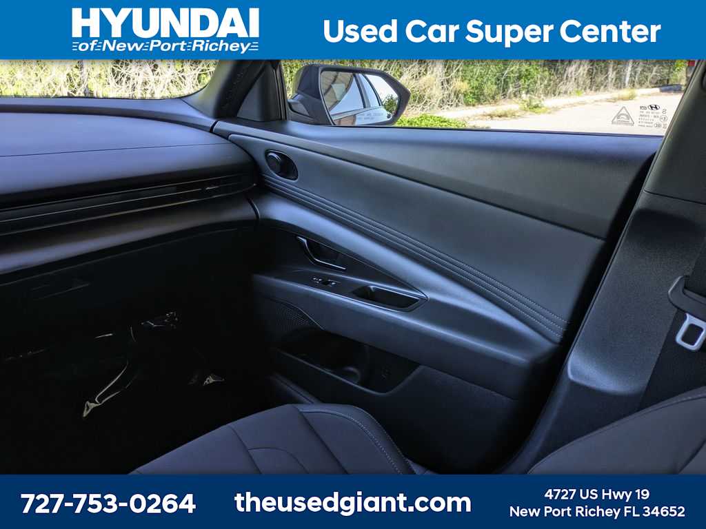 Thumbnail: 2025 Hyundai Elantra - 17