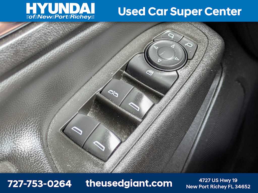 Thumbnail: 2021 Chevrolet Equinox - 32