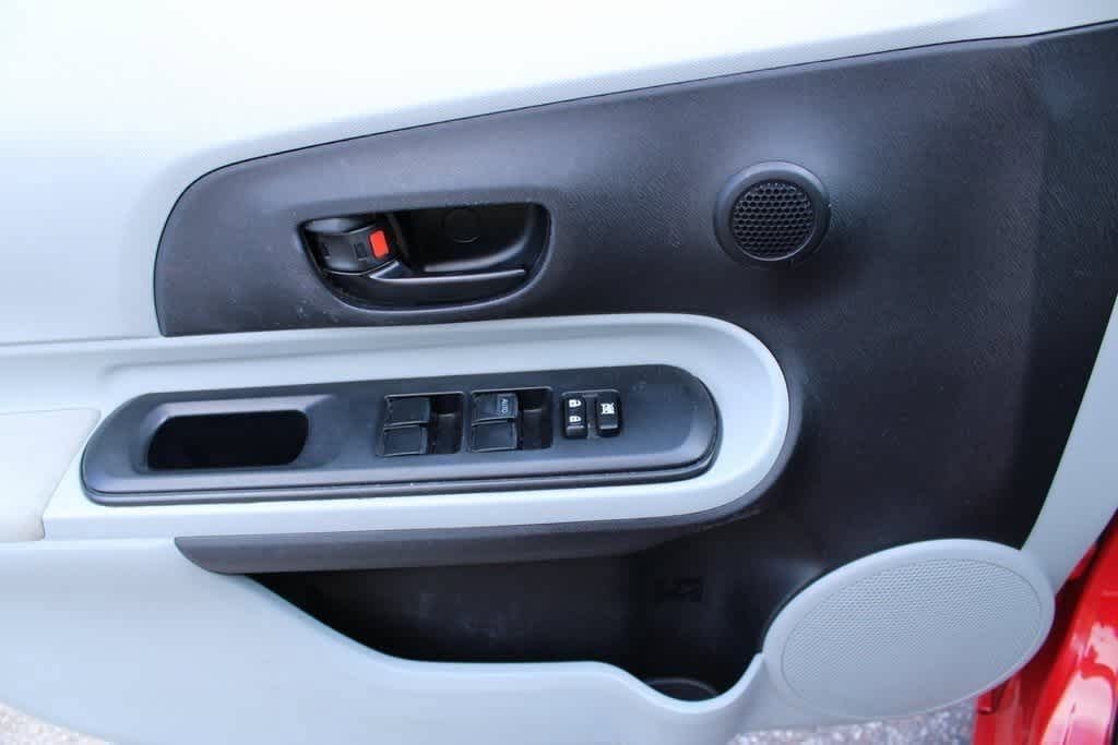 Thumbnail: 2012 Toyota Prius c - 10