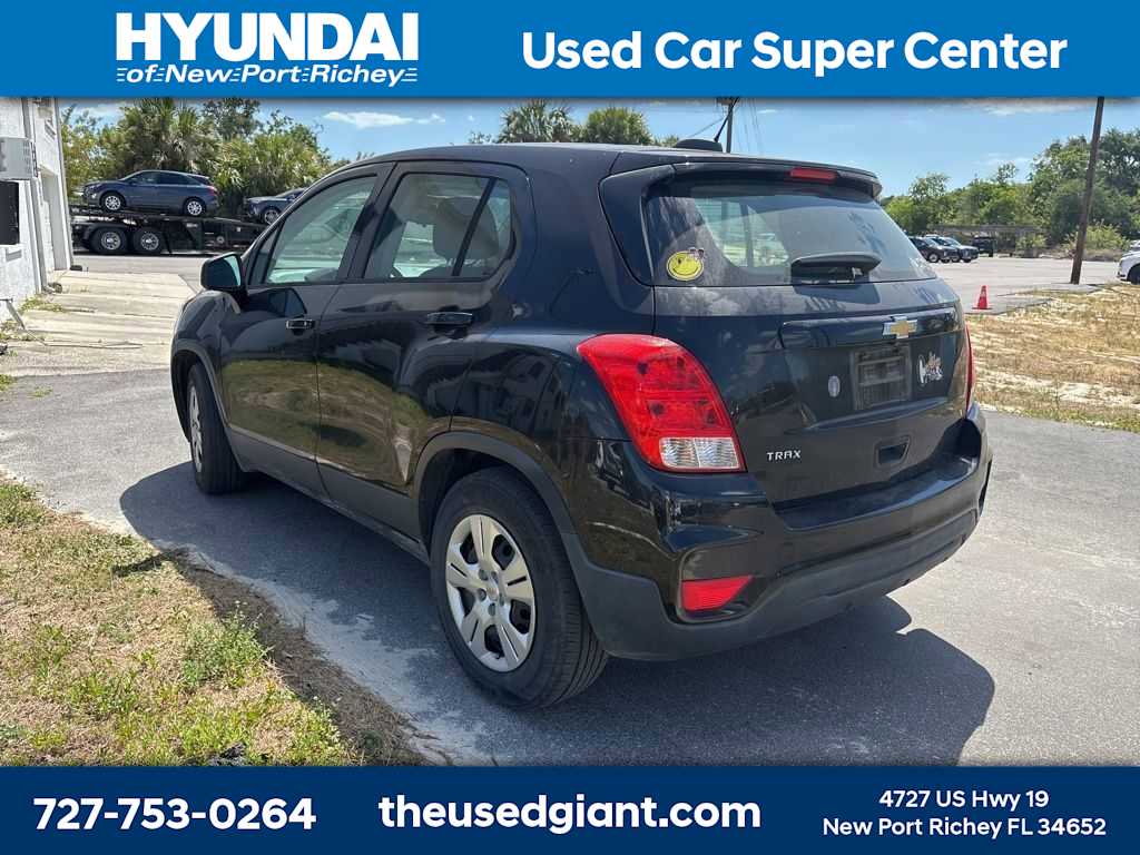 Thumbnail: 2017 Chevrolet Trax - 2