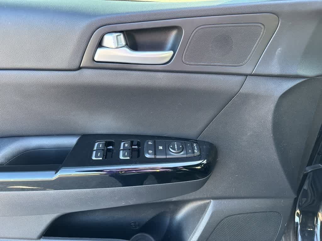 Thumbnail: 2022 Kia Sportage - 10