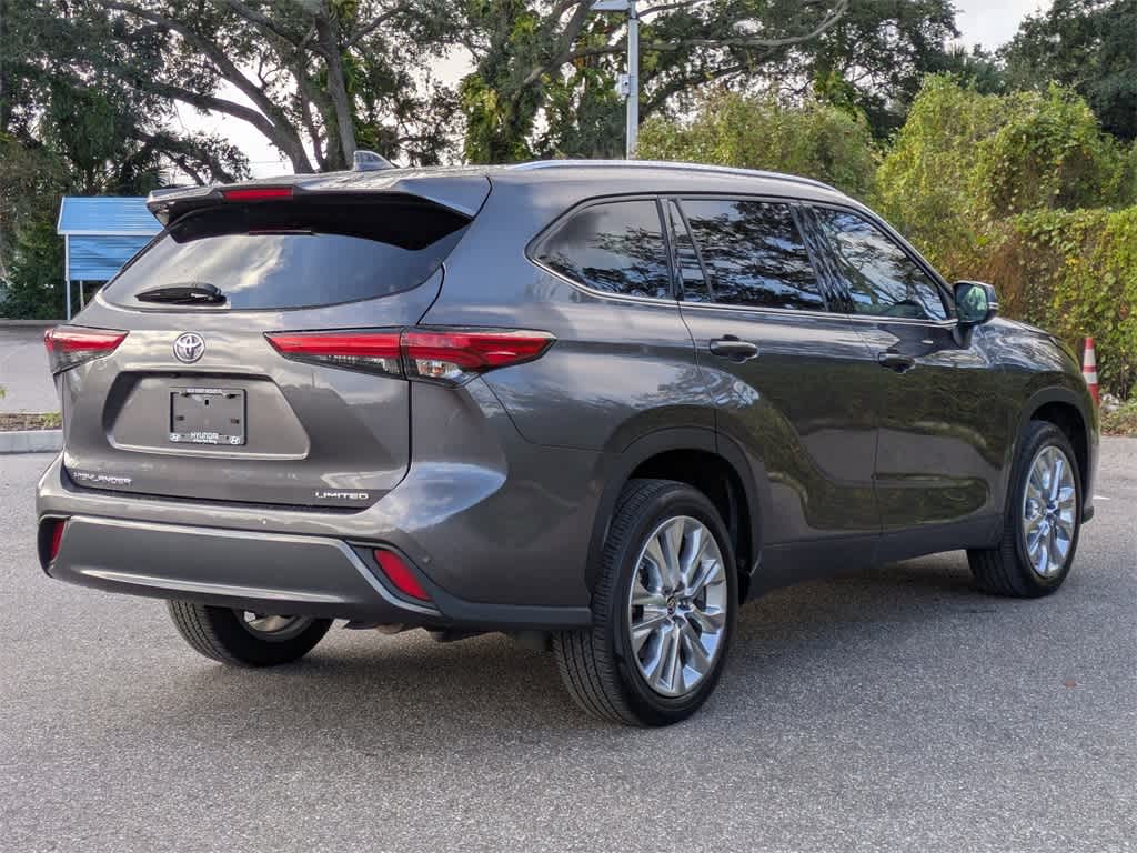 Thumbnail: 2022 Toyota Highlander - 5