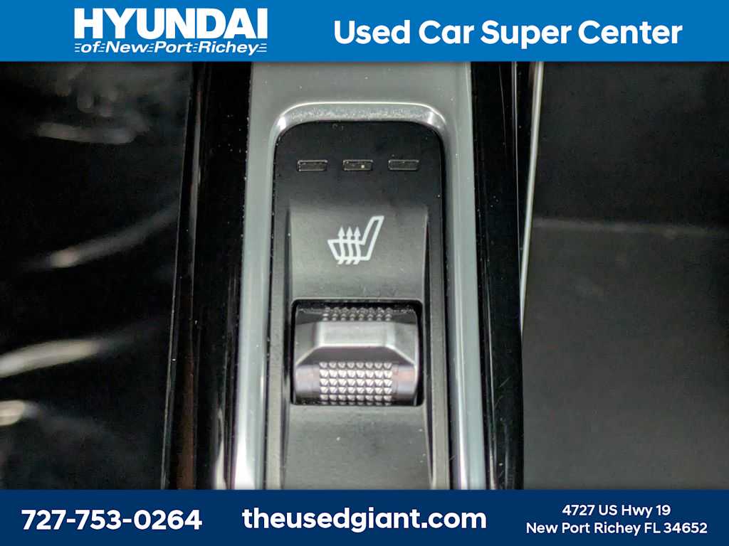 Thumbnail: 2023 Kia Sorento - 32