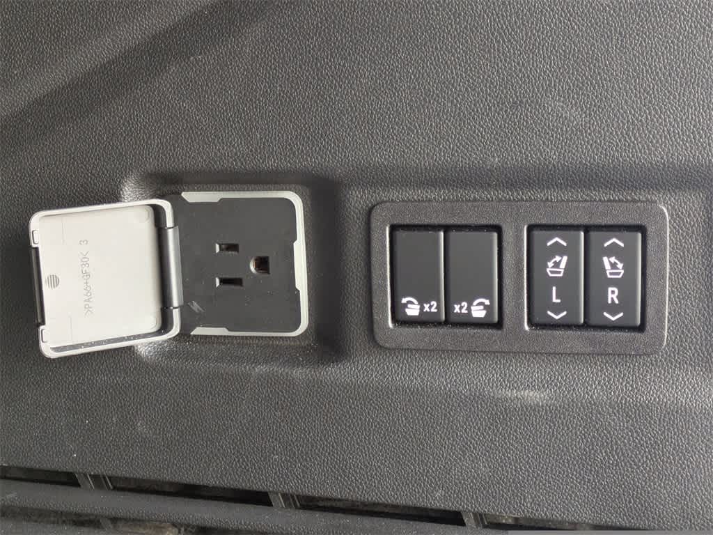 Thumbnail: 2023 Chevrolet Tahoe - 14