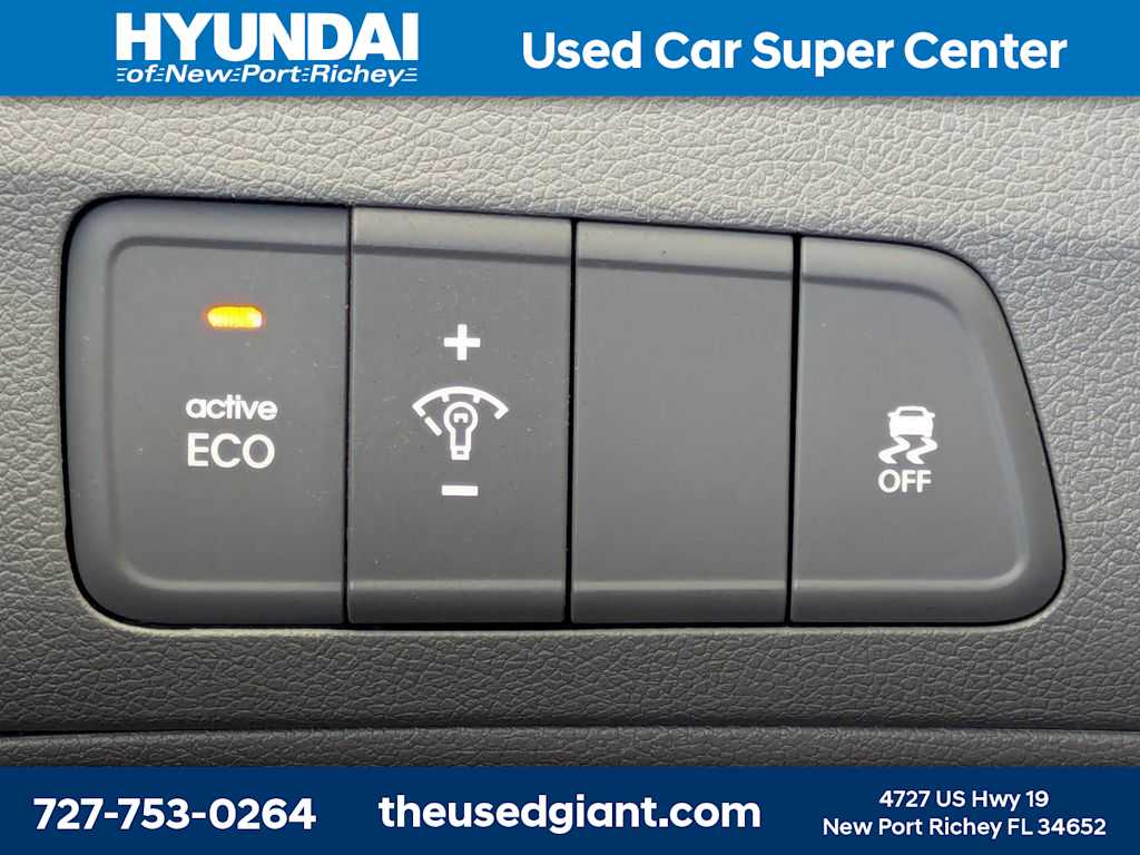 Thumbnail: 2013 Hyundai Elantra - 23