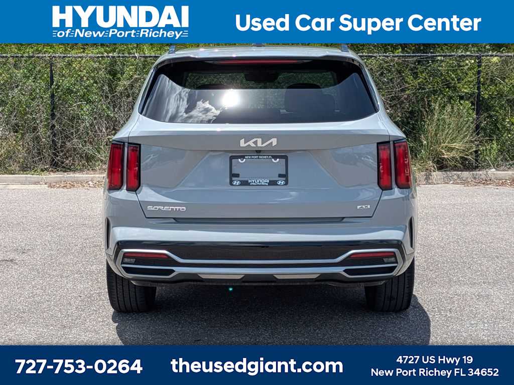 Thumbnail: 2023 Kia Sorento - 4