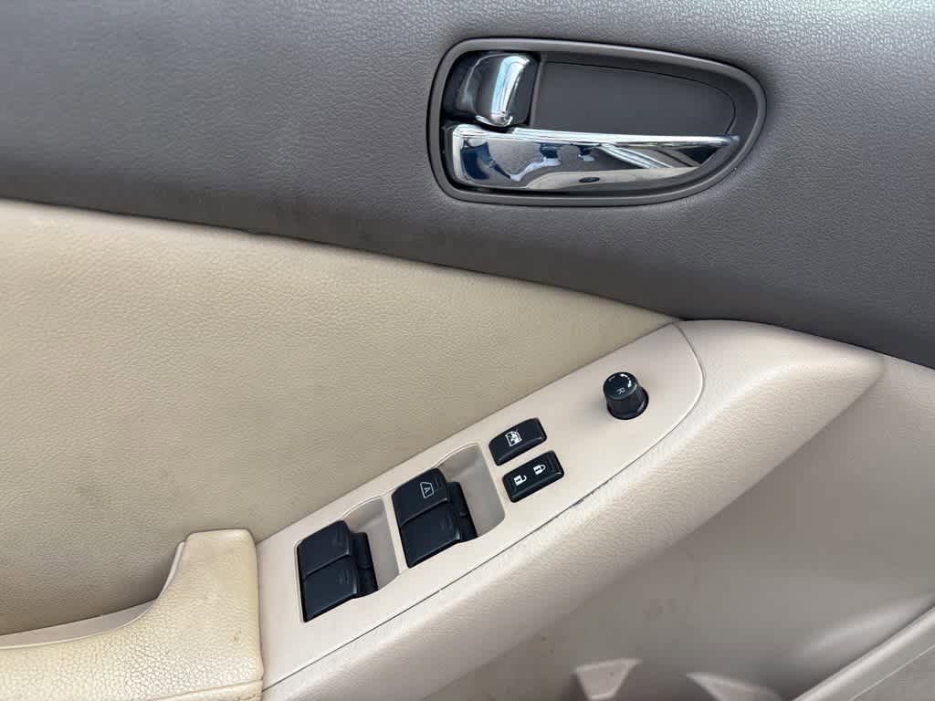 Thumbnail: 2011 Nissan Altima - 9