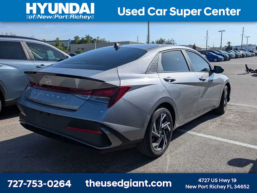 Thumbnail: 2025 Hyundai Elantra - 3