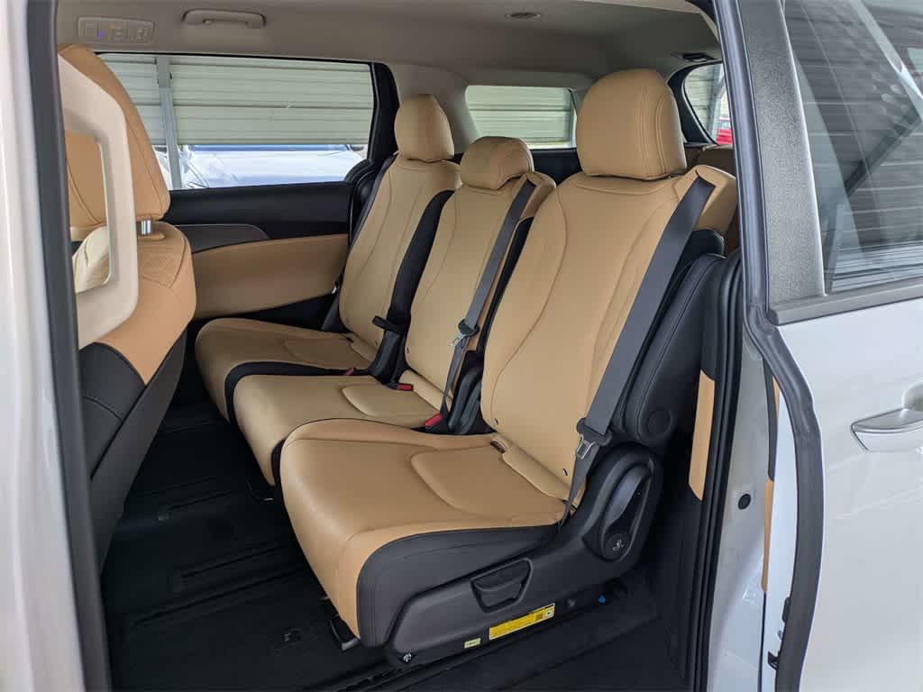 Thumbnail: 2024 Kia Carnival - 17