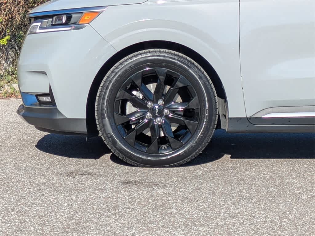 Thumbnail: 2023 Kia Carnival - 10