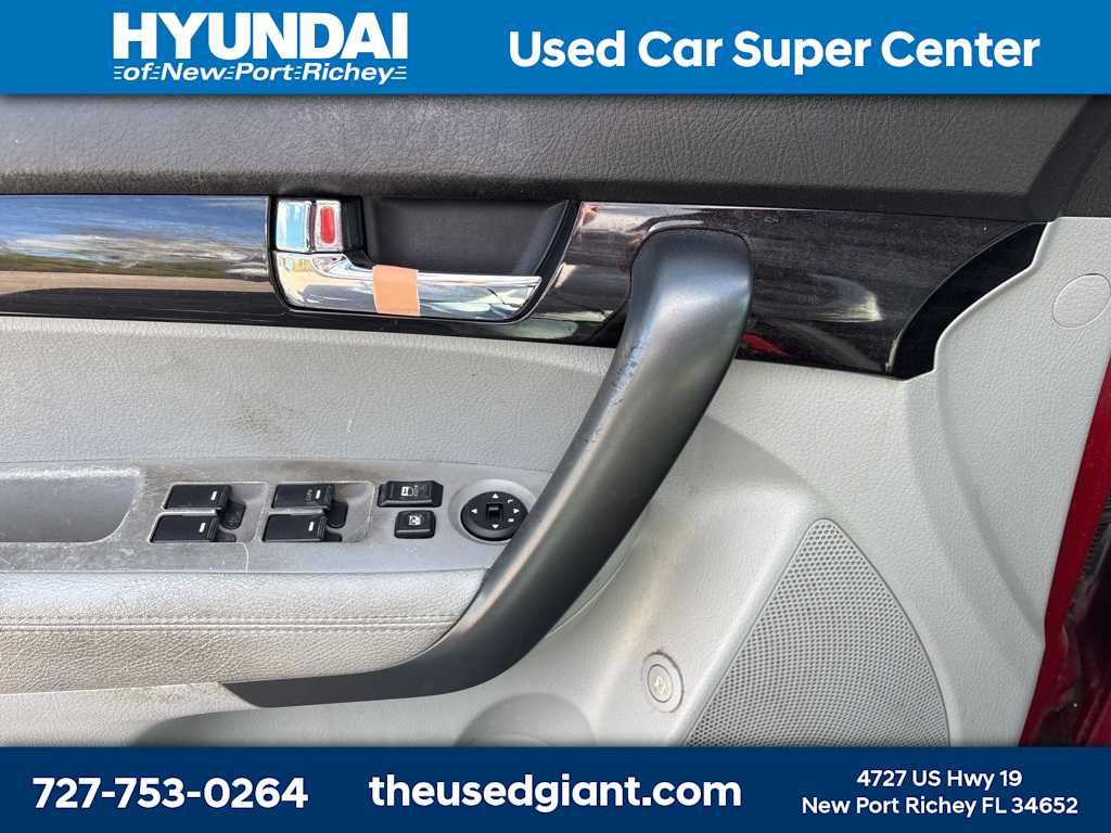 Thumbnail: 2011 Kia Sorento - 8