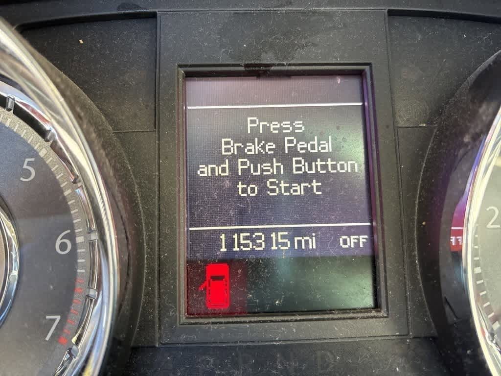 Thumbnail: 2016 Chrysler Town & Country - 11