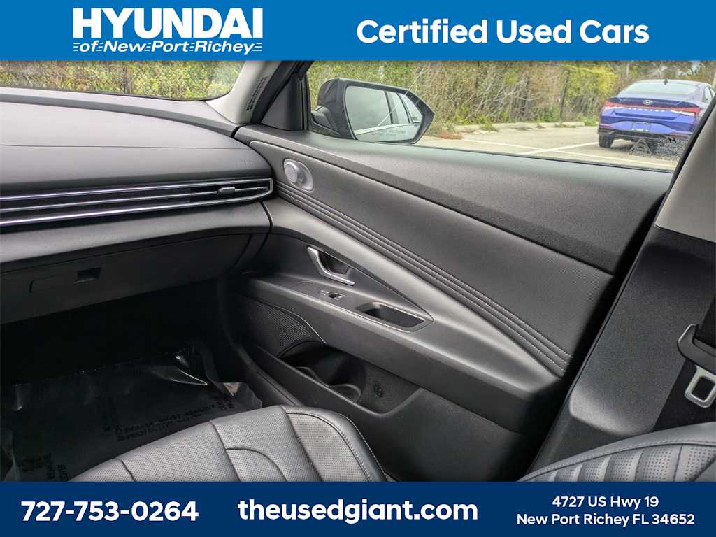 Thumbnail: 2022 Hyundai Elantra - 17