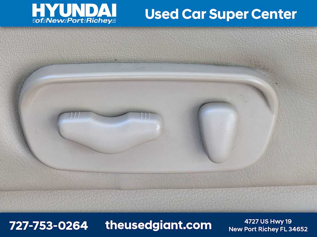 Thumbnail: 2014 Nissan Armada - 27