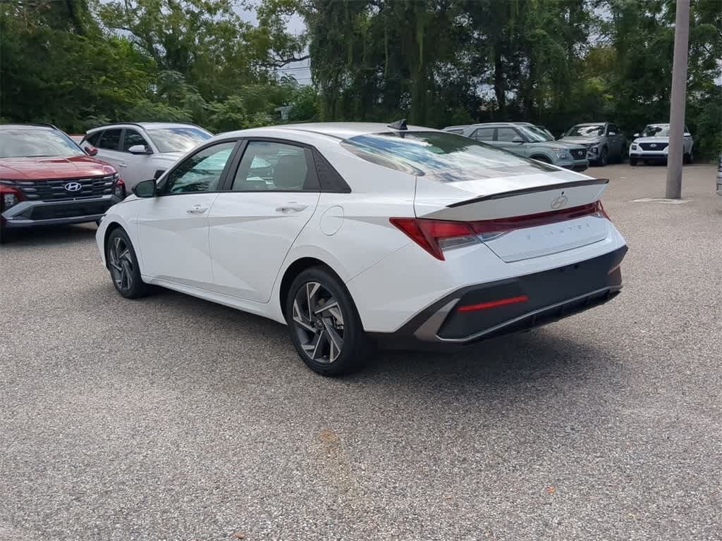 New 2025 Hyundai Elantra SEL Sport Sedan