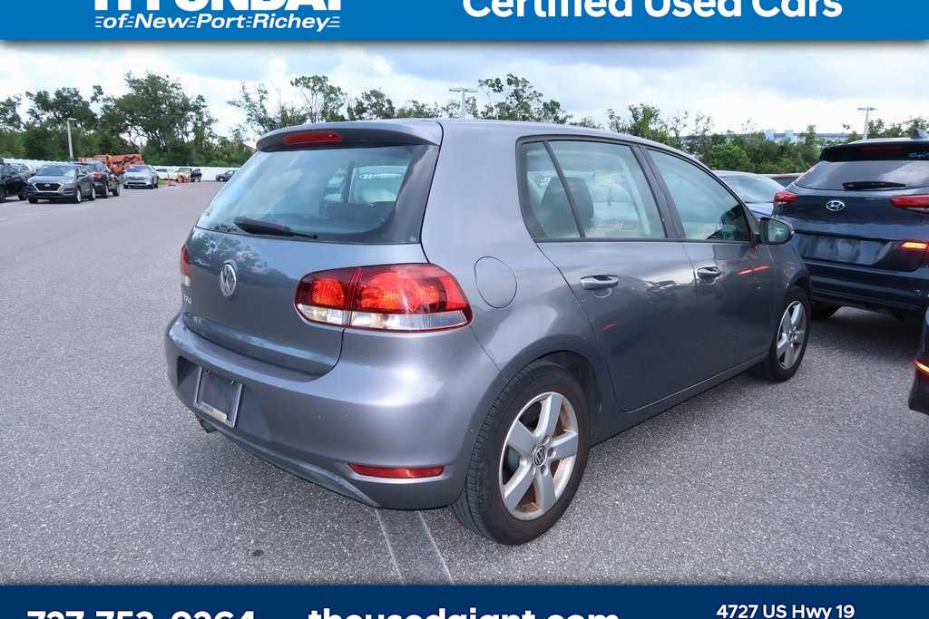 Thumbnail: 2010 Volkswagen Golf - 2