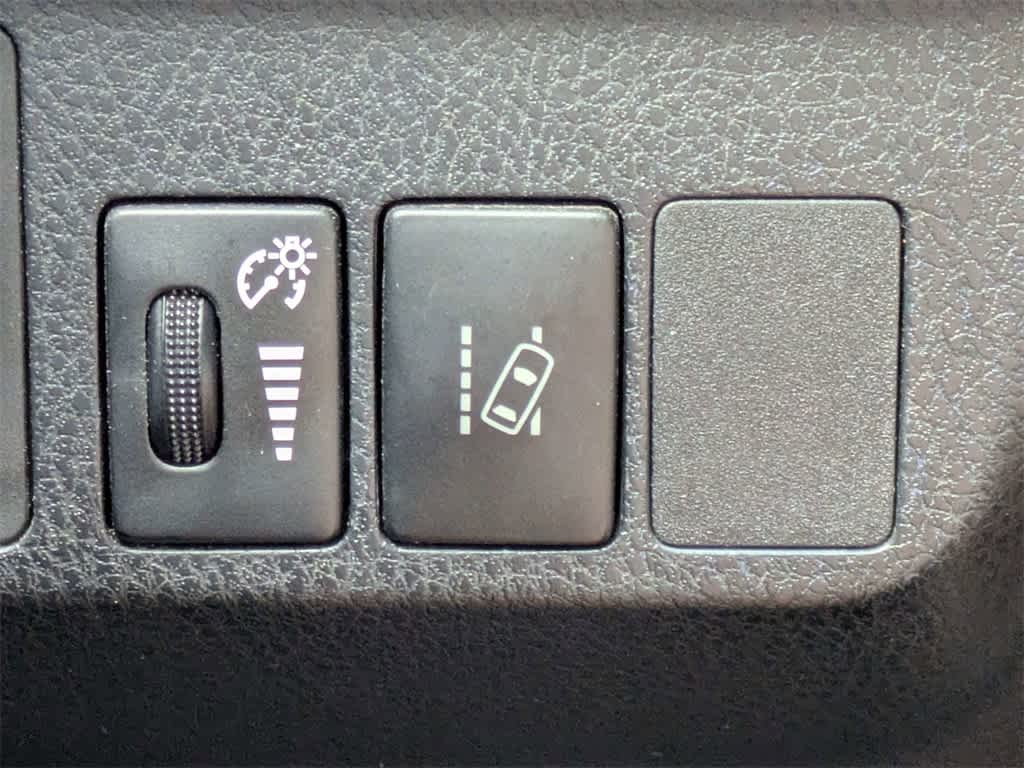 Thumbnail: 2018 Toyota RAV4 - 27