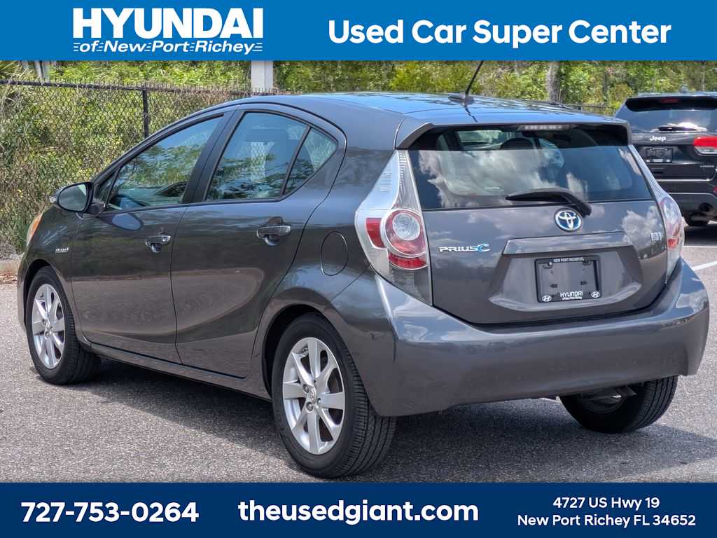Thumbnail: 2012 Toyota Prius c - 3