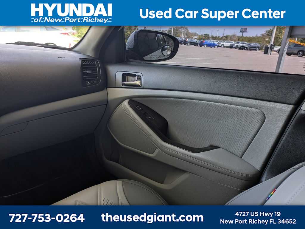 Thumbnail: 2013 Kia Optima - 18