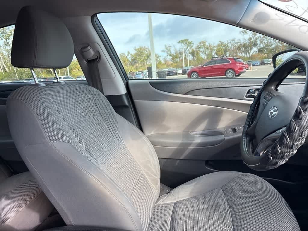 Thumbnail: 2013 Hyundai Sonata - 7